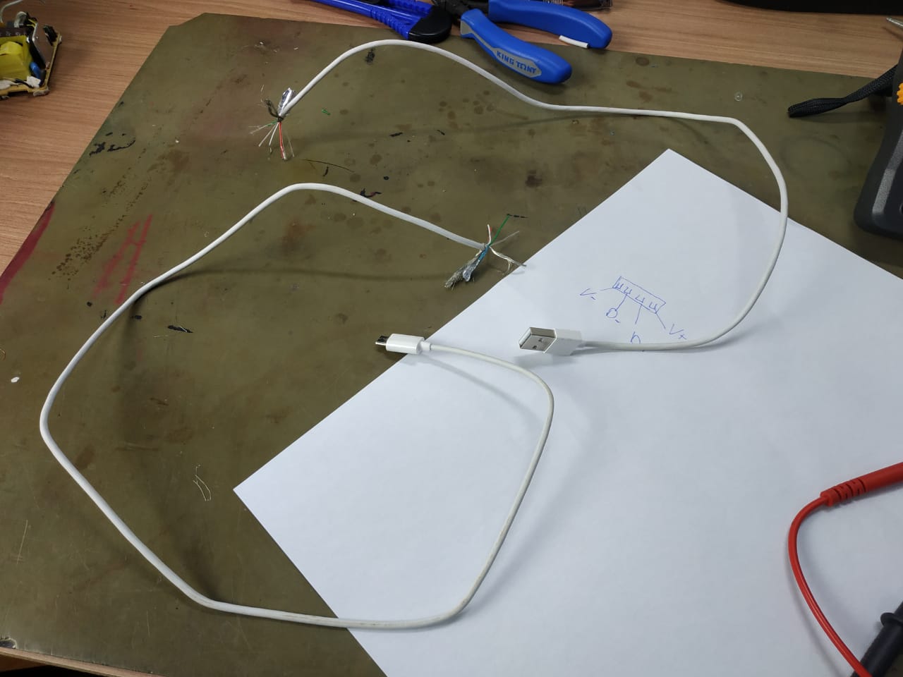 Funcionamento interno de um cabo USB para celular